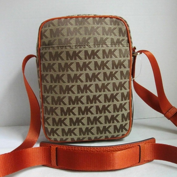 Michael Kors Bedford Messenger Crossbody Bag - Picture 3 of 7